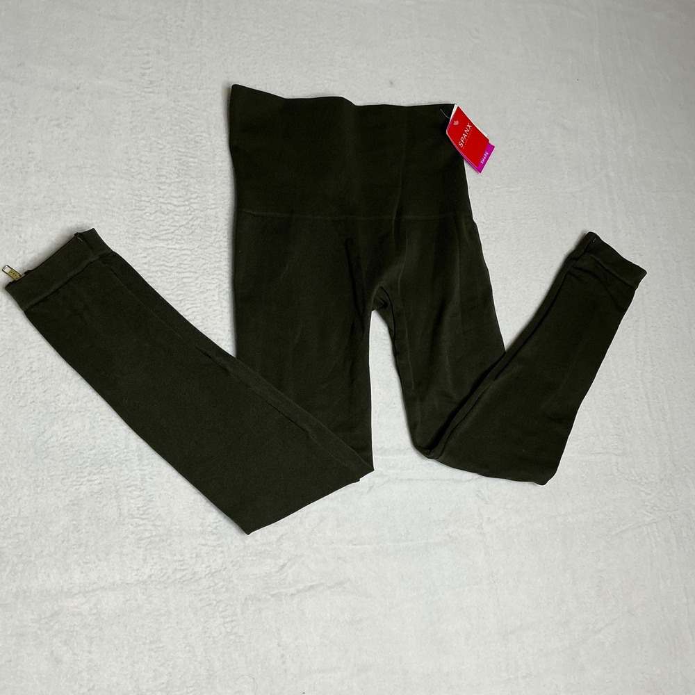 NWT Spanx Look At Me Now Seamless Side Zip Leggings , Size M Made In Colombia